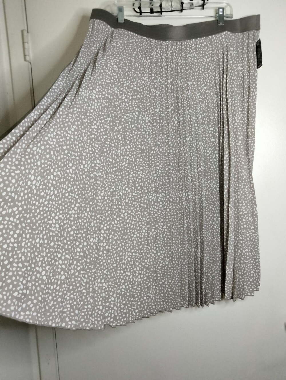 Vince Camuto (Size XXL) Cafe White Skater Skirt with White Dot Print (NEW-NWT)